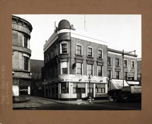 Pub Prints: Photograph of Two Brewers PH, Clapham, London Print 1942