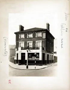 London Boozer Photographs Prints: Photograph of Swan PH, Peckham, London