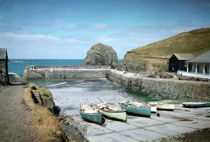 English Coastal Scene Prints: The harbour, Mullion, The Lizard