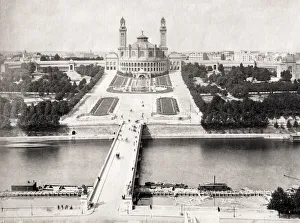 Palais du Trocadero, Paris, viewed across the River Seine Palais du Trocadero, Paris, viewed across the River Seine