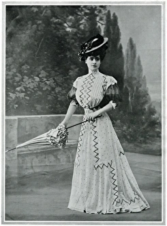 Parisian woman wearing picture hat 1907 Parisian woman wearing picture hat 1907