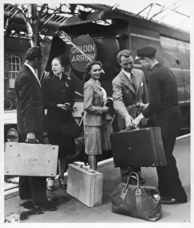 Golden Arrow Train Prints: Passengers on Platform