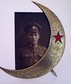 Photo frame in the shape of a Turkish crescent Photo frame in the shape of a Turkish crescent