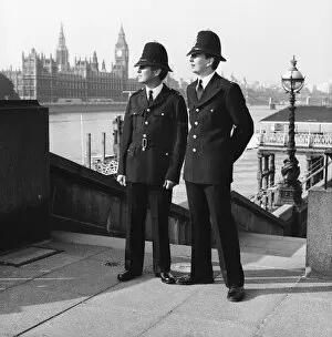 Images Dated 18th December 2007: Police Officers London