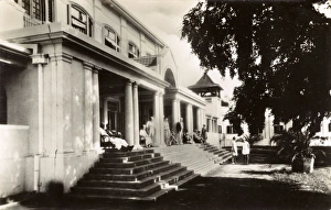Front porch, Victoria Falls Hotel, Rhodesia (Zimbabwe) Front porch, Victoria Falls Hotel, Rhodesia (Zimbabwe)