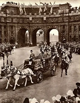 Princess Elizabeths Wedding - Procession - Admiralty Arch Princess Elizabeths Wedding - Procession - Admiralty Arch