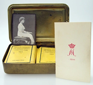 Princess Marys Christmas 1914 tin + two packs of cigarettes Princess Marys Christmas 1914 tin + two packs of cigarettes