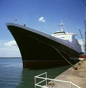 QE2 in Dock Print, Southampton 2005