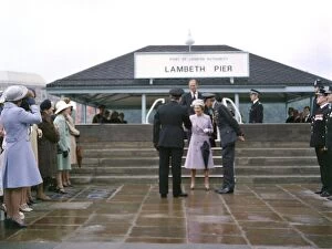 Images Dated 31st May 1977: Queen Elizabeth II and Prince Philip outside Lambeth Pier