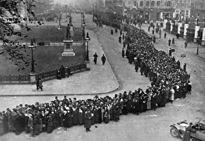 Westminster Abbey Ceremony Prints: Queue for Tomb of the Unknown Warrior, 1920