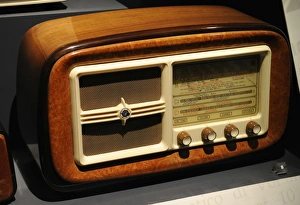 Radio-receiver with superheterodyne circuit, 4 valves, only Radio-receiver with superheterodyne circuit, 4 valves, only