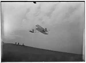 Early Flight Aircraft Prints: Right front view of glider in flight