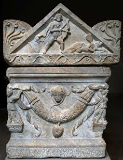 Roman Art. Marble sarcophagus with garlands. Eros awakens Ps Roman Art. Marble sarcophagus with garlands. Eros awakens Ps