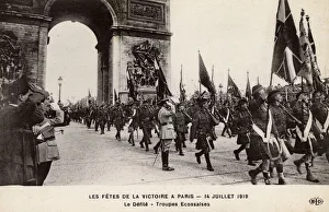 Scottish troops take part in Victory parade in Paris - WWI Scottish troops take part in Victory parade in Paris - WWI