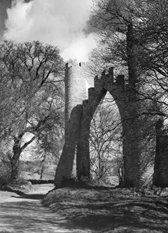 Prints of Spectacle Arch, near Northampton, Northamptonshire, England. It was built in the early 1800s by the 1st Earl of Strafford and stands on a lane between Boughton and Pitsford. Date: early 19th century Northamptonshire Prints: Early 19th Century Print of Spectacle Arch, Northamptonshire