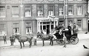 Stagecoach outside The Sugar Loaf Hotel, Dunstable Stagecoach outside The Sugar Loaf Hotel, Dunstable