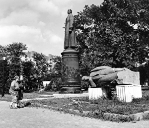 Statues in Muzeon Sculpture Park, Moscow, Russia Statues in Muzeon Sculpture Park, Moscow, Russia