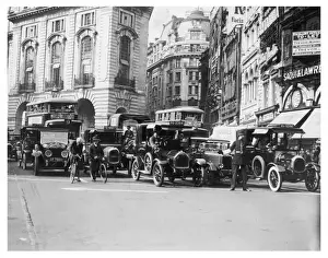 London Street Scene 1920s Prints: Traffic / Piccadilly