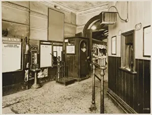 Old London Transport Prints: Underground Station / 1928