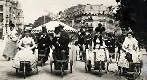 Visitors to Universal International Exhibition, Paris 1900 Visitors to Universal International Exhibition, Paris 1900