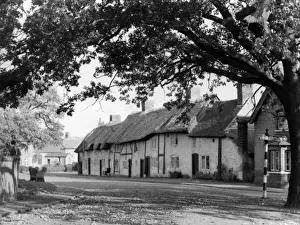 Thatched Cottages In England Prints: Warwickshire Thatches