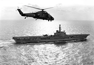 A Westland Wessex flies over HMS Albion (R07) A Westland Wessex flies over HMS Albion (R07)