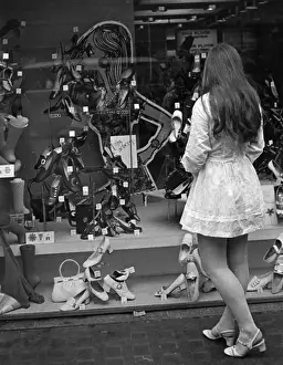 Mini Dress Fashion Prints: Window Shopping