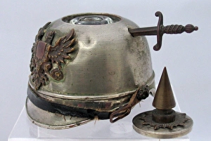 WW1 inkwell - German soldiers Pickelhaube WW1 inkwell - German soldiers Pickelhaube