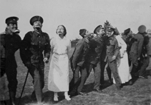 WW1 - Soldiers and nurses in Bun Race WW1 - Soldiers and nurses in Bun Race