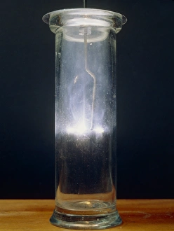Prints of Burning calcium (Ca) in oxygen (O2) gas. Calcium burns with an intense white flame, tinged with red at the edges. It forms calcium oxide (CaO) Images Dated 2004 July: Calcium Oxide Print