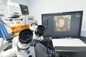 Laboratory Equipment Images Prints: Confocal microscopy C016 / 3113
