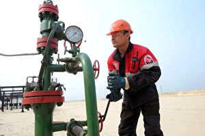 Oil Field Wellhead Pressure Check Print C016 / 2762