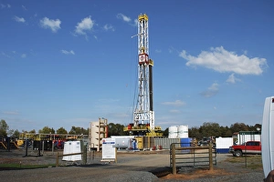 Prints of Fracking drill rig. Fracking or hydraulic fracturing is a drilling technique used to extract gas from shale deposits Images Dated 2013 August: Fracking Drill Rig Print C016 / 8129