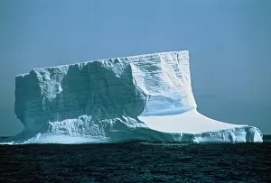 Images Dated 31st July 2002: Iceberg