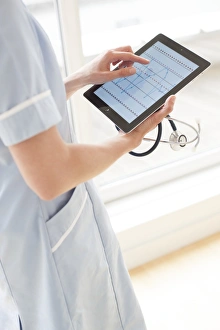 Digital Healthcare Solutions Prints: Nurse using a tablet computer F008 / 2929
