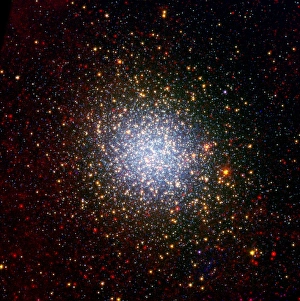 Images Dated 14th June 2010: Omega Centauri (NGC 5139) Print - Infrared and Optical Composite Image