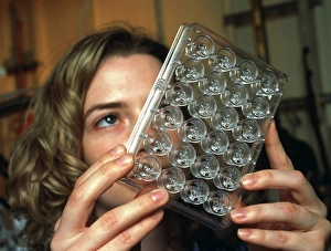 Protein crystal growth plate Protein crystal growth plate