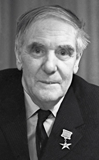 Prints of Pyotr Leonidovich Kapitsa (1894-1984), Russian physicist and Nobel laureate, wearing his Hero of Socialist Labor medal Images Dated 2006 July: Print of Pyotr Kapitsa wearing his Hero of Socialist Labor medal