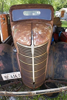 Retro Automobile Images Prints: Rusty old car