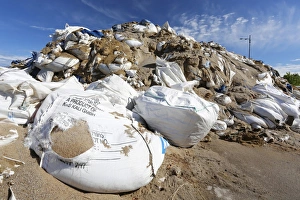 Sandbags in a port after flooding C018/6081 Sandbags in a port after flooding C018/6081