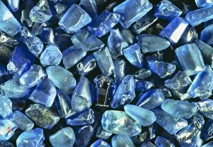 Images Dated 6th December 1991: Sapphires panned from river gravels