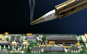 Soldering an electronic circuit board F007/0376 Soldering an electronic circuit board F007/0376