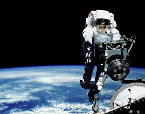 Images Dated 24th April 2001: Space walk