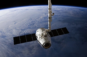SpaceX Dragon capsule at the ISS C016/4215 SpaceX Dragon capsule at the ISS C016/4215