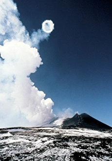 Images Dated 1st May 2003: Steam Ring Print