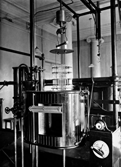 National Physical Laboratory UK Prints: Testing thermometers, 1918