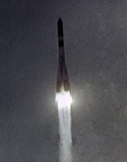Soviet Space Mission Prints: Voskhod 2 spacecraft launch