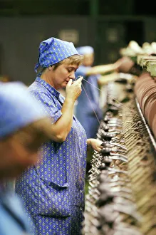 Prints of Yarn twisting. Yarn is a general term for a long continuous bundle of fibres. Here, fibres are being spun together to produce yarn Images Dated 2007 March: Yarn twisting Print: Fibre bundles being spun into yarn
