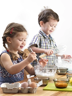 Images Dated 27th January 2014: Young children baking Print