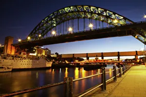 England, Tyne & Wear, Newcastle Upon Tyne. The famous Tyne Bridge and river Tyne in the city of Newcastle England, Tyne & Wear, Newcastle Upon Tyne. The famous Tyne Bridge and river Tyne in the city of Newcastle